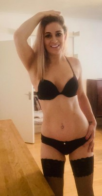 Alana 34 years old girl