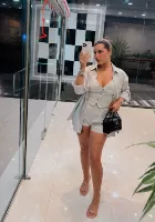 brunette escort from United Arab Emirates