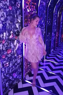 Escort Vanessa 15794730263 with brunette hair