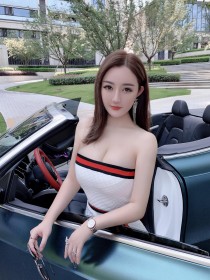 Escort Coco with brown hair