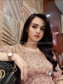 Escort Amina with black hair