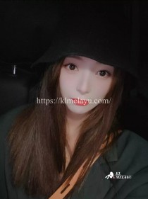 Hazel 21 years old girl