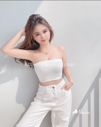 Escort Niti with black hair