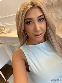 Simone escort available in London
