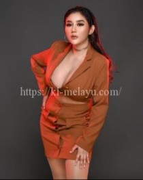 Escort Fitri with black hair