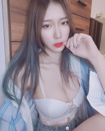 Singaporean escort Eva