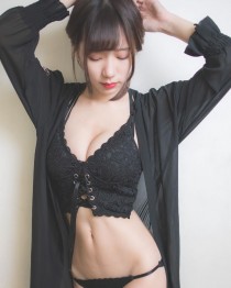Escort Eva with black hair