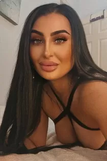Italian escort Mona