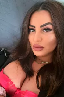 Andora escort available in London