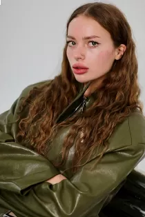 Escort Tavria with brunette hair