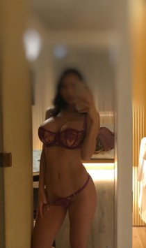 Escort Carla with blonde hair