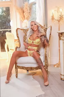 Raissa escort available in London