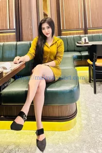 Escort Fauziah with black hair