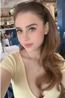 Escort Alia with black hair