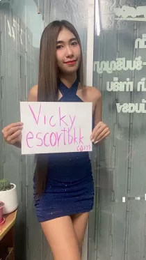 vicky 22 years old girl
