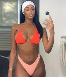 Escort Valerie with black hair