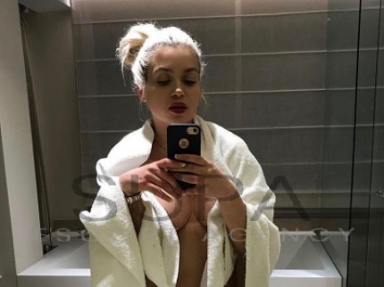 Naomi escort available in London