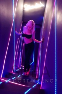 European escort Naomi