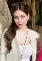 brunette Avantila escort