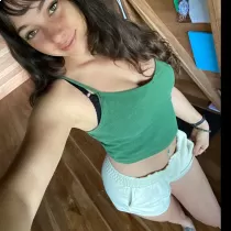 Escort Josiane with brunette hair