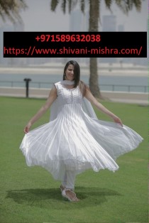 Escort Miss Zoey with black hair