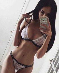 Escort Jannete with black hair